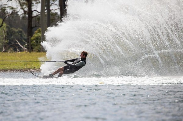 Quels entraînements pour dominer en slalom en ski nautique ?